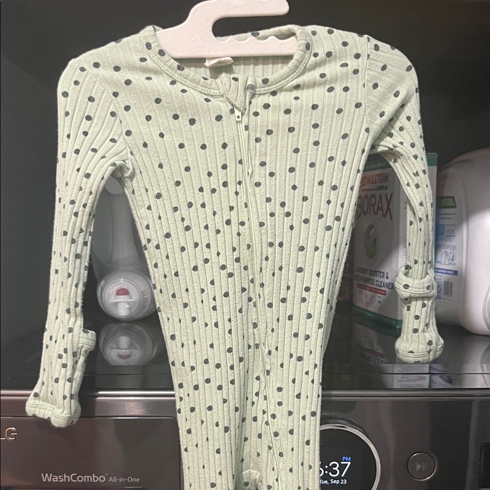 Kate Quinn Mint Green Polka Dot Kids Pajamas 6-9 month footed two way zip
